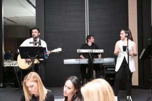 Το συγκρότημα ΞΑΝΑ-ΜΑΝΑ στη σκηνή